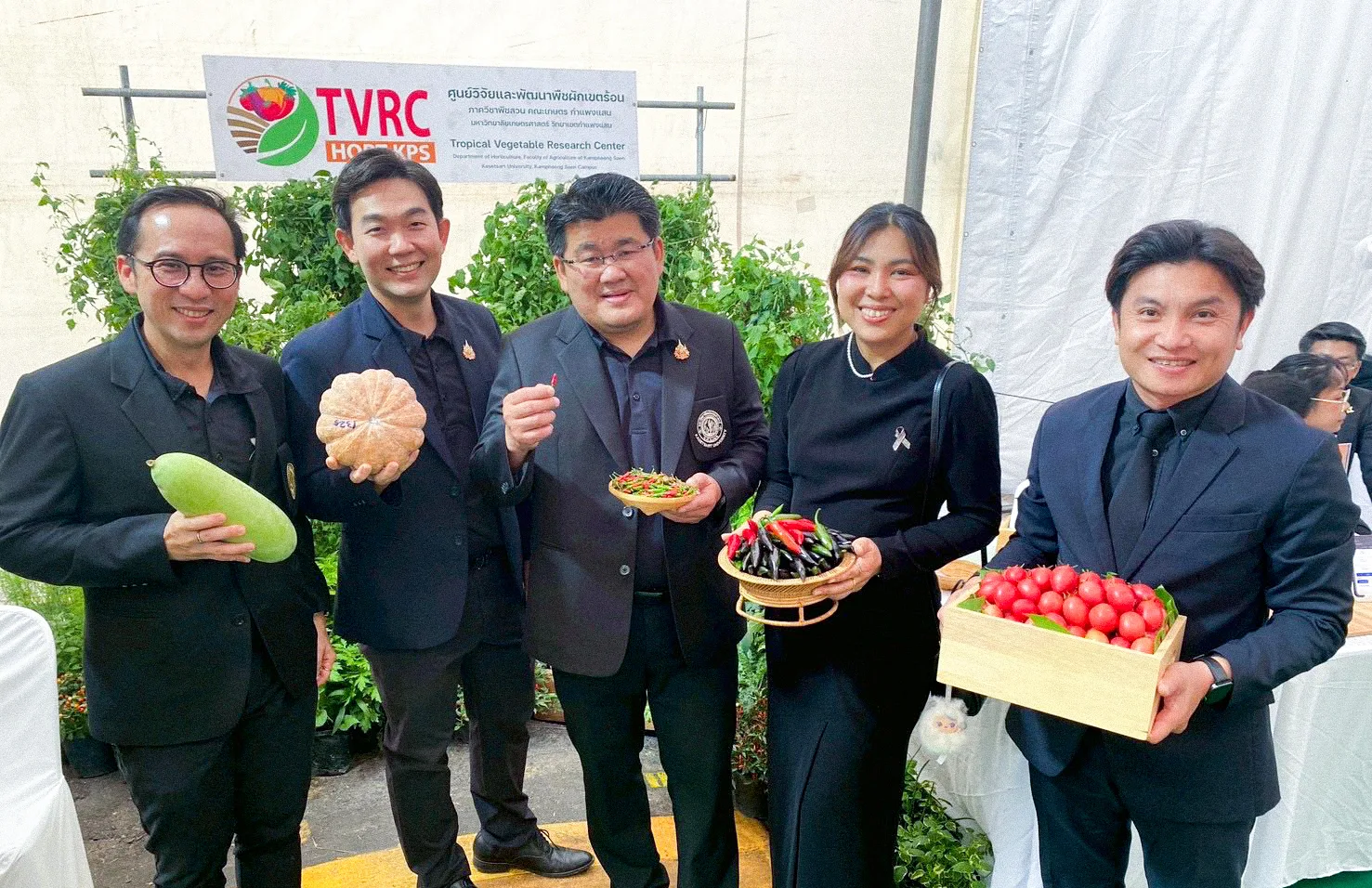 ศูนย์วิทยาศาสตร์ข้าว มหาวิทยาลัยเกษตรศาสตร์ และ ศูนย์วิจัยและพัฒนาพืชผักเขตร้อน ภาควิชาพืชสวน คณะเกษตร กำแพงแสน  ขอขอบพระคุณคณะผู้บริหาร แล…