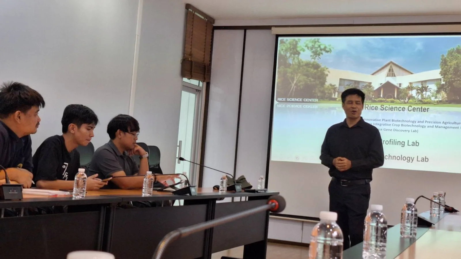 Rice Science Center, Kasetsart University, Welcomes Teachers from Rung Arun School to Prepare for the Integrated Learning Activity "Values for Life"